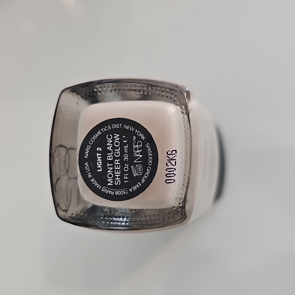 NARS Sheer GLOW Foundation - Picture 3 of 3